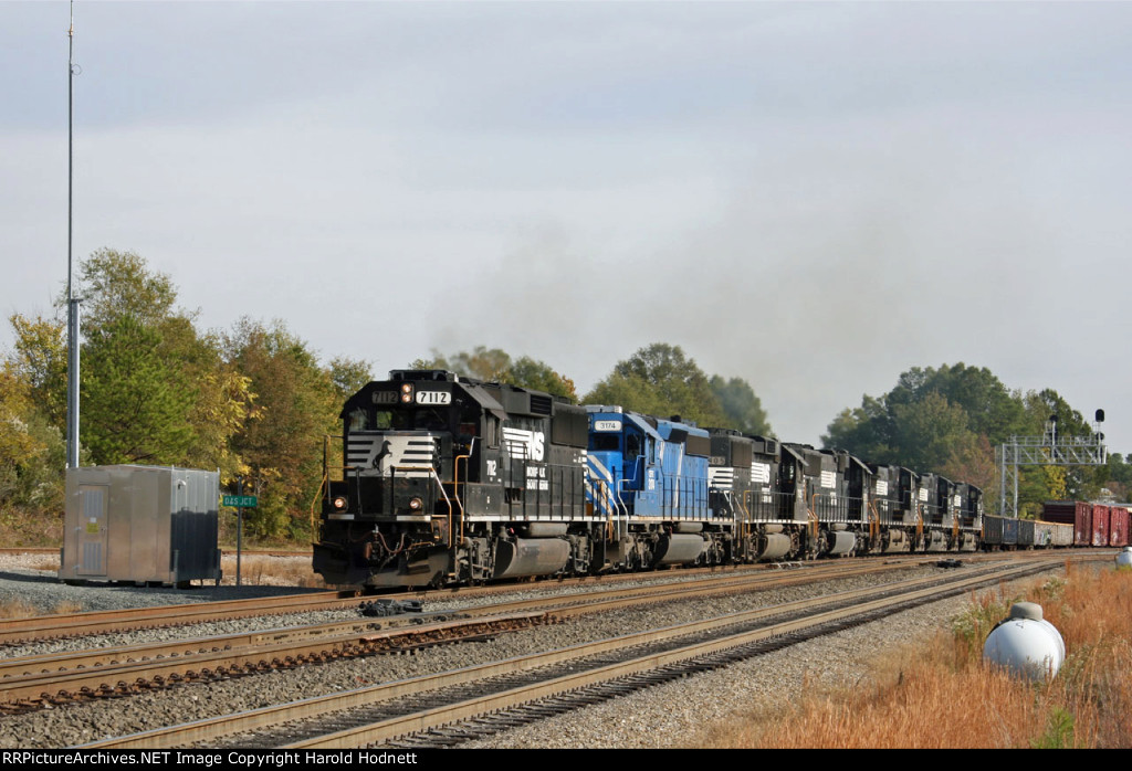 NS 7112 leads 6 other locos and train 349 at D&S Junction